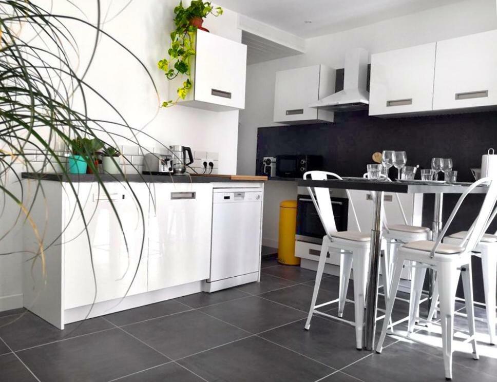 Beautifully Bright Apartment In Old Town Saint-Tropez Exterior photo