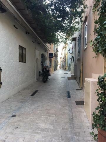 Beautifully Bright Apartment In Old Town Saint-Tropez Exterior photo